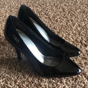 Basic black heel